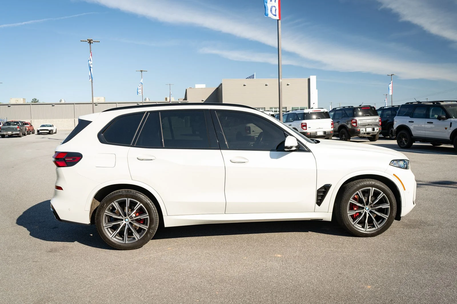 Used 2024 White BMW xDrive40i image 11