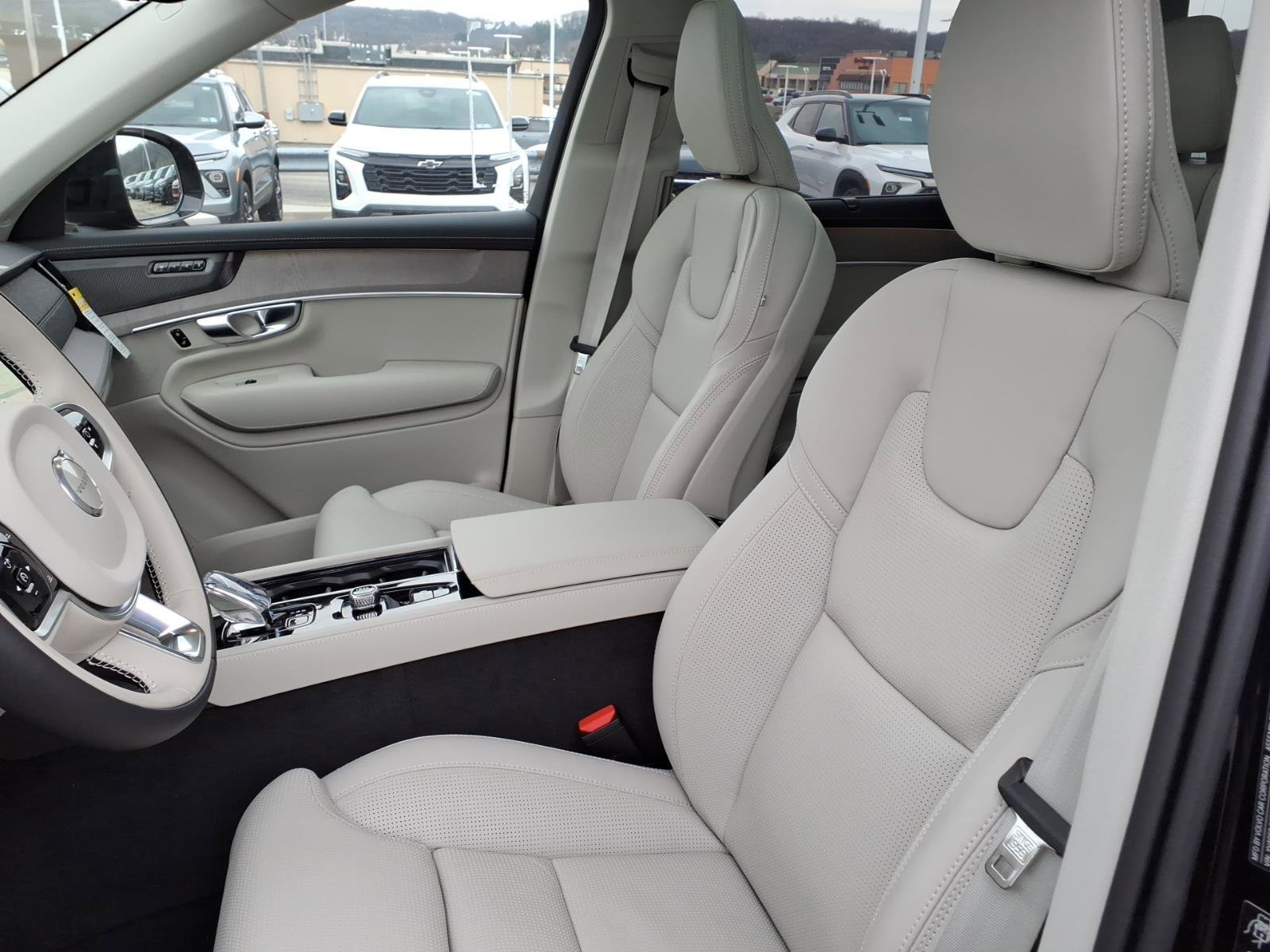 New 2026 Onyx Black Volvo Ultra image 4