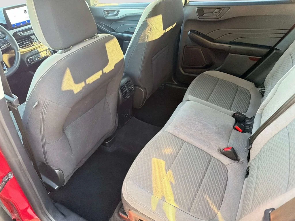 Used 2022 Red Ford SE image 15
