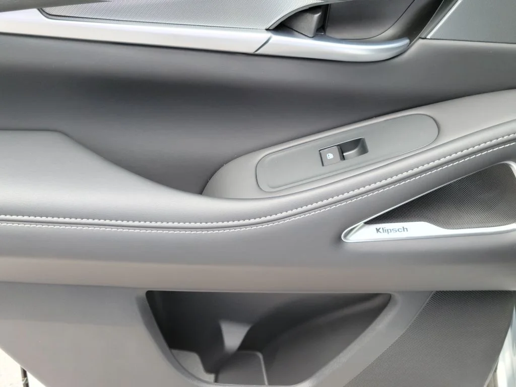 New 2027 HARBOR GRAY INFINITI Luxe FWD image 8