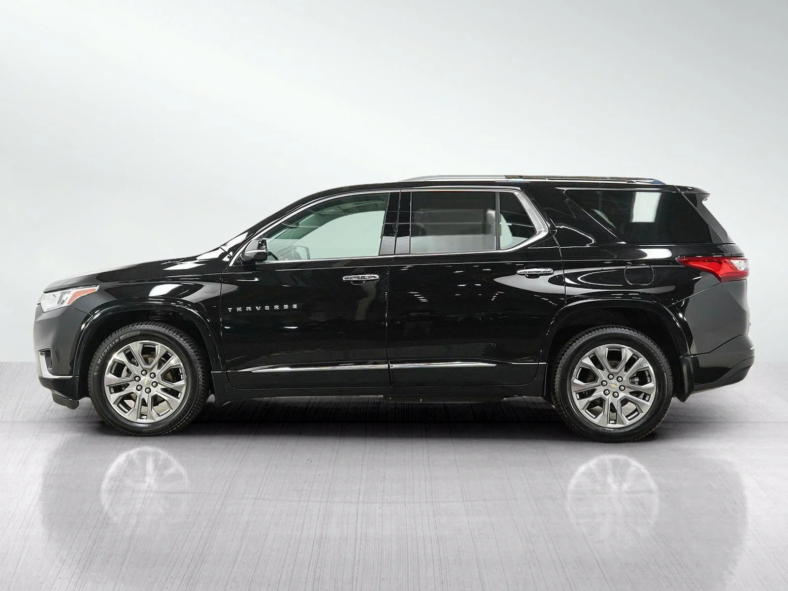 Used 2018 Chevrolet Traverse Premier with VIN 1GNEVJKW1JJ107205 for sale in Wayzata, Minnesota
