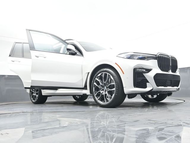 Used 2021 White BMW M50i image 41