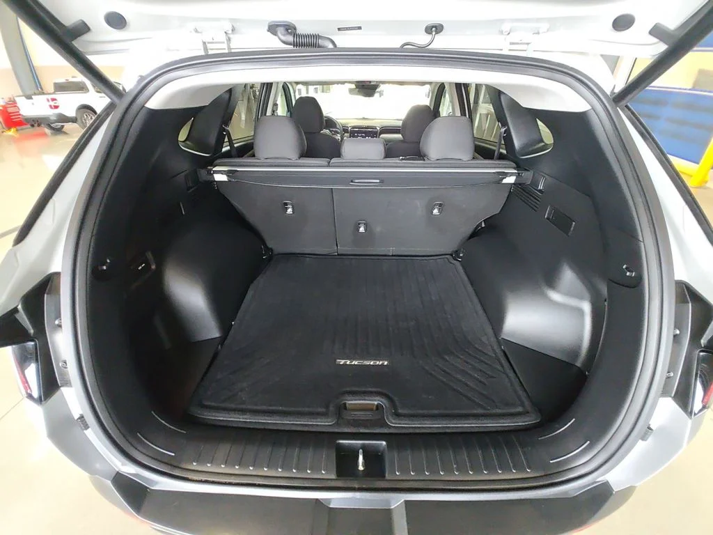 Used 2023 Silver Hyundai SEL image 29