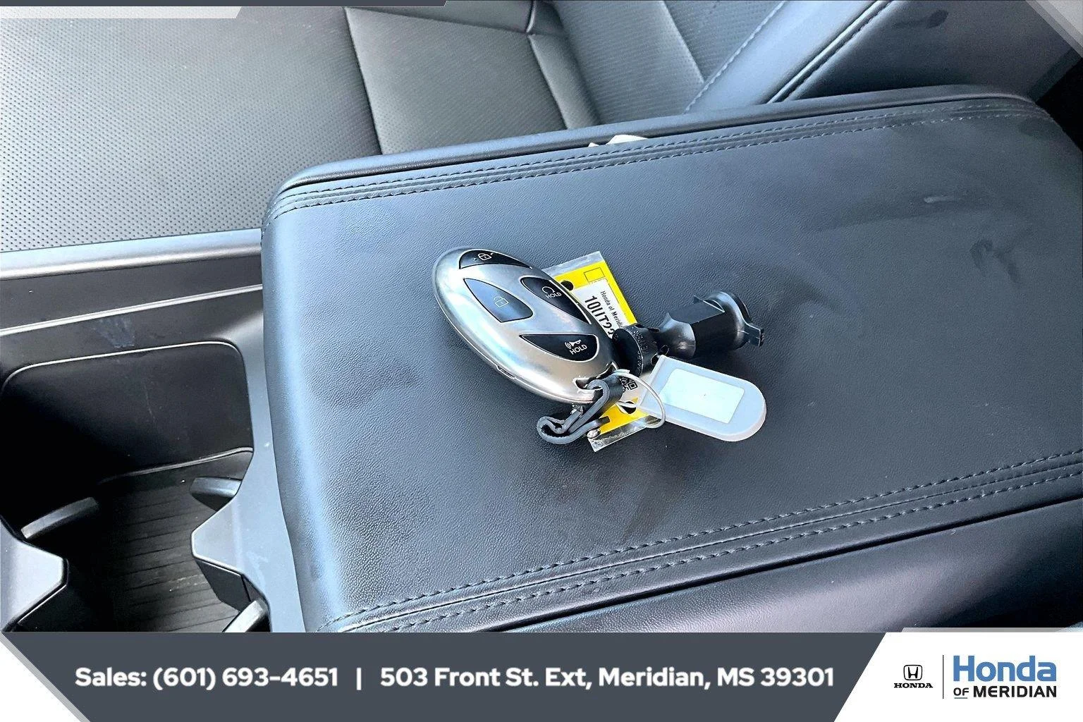Used 2025 Hampton Gray Hyundai SEL image 9