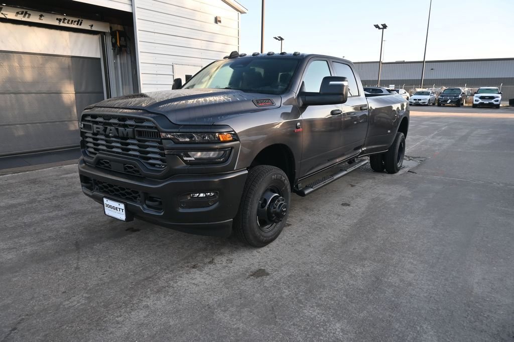 New 2026 Granite Crystal Metallic Clear-Coat Exterior Paint RAM Tradesman image 34