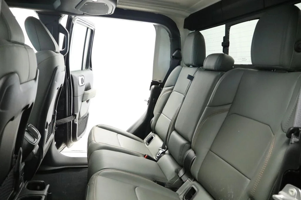 New 2026 Black Clearcoat Jeep Mojave image 32