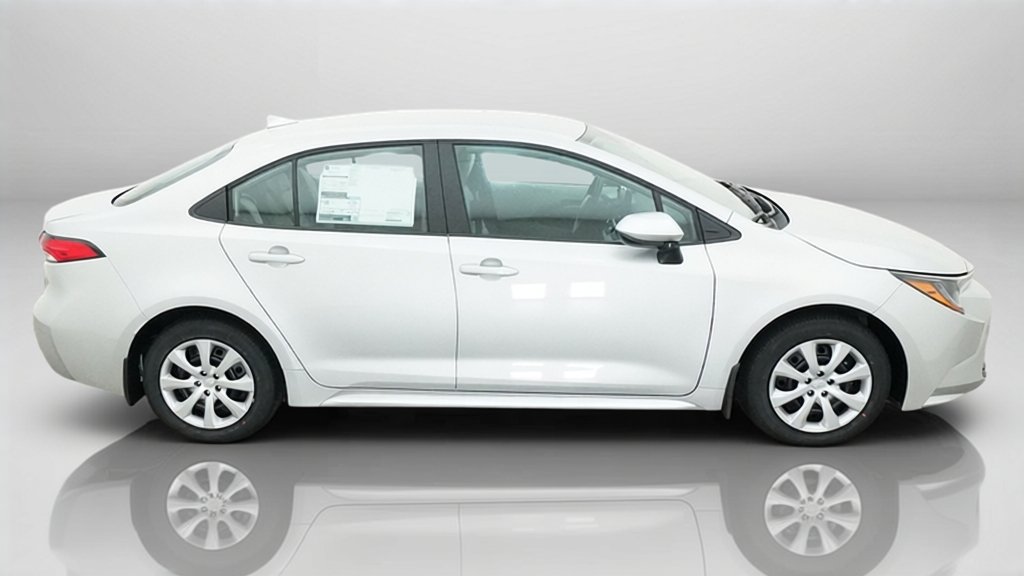 New 2027 Classic Silver Metallic Toyota LE image 7