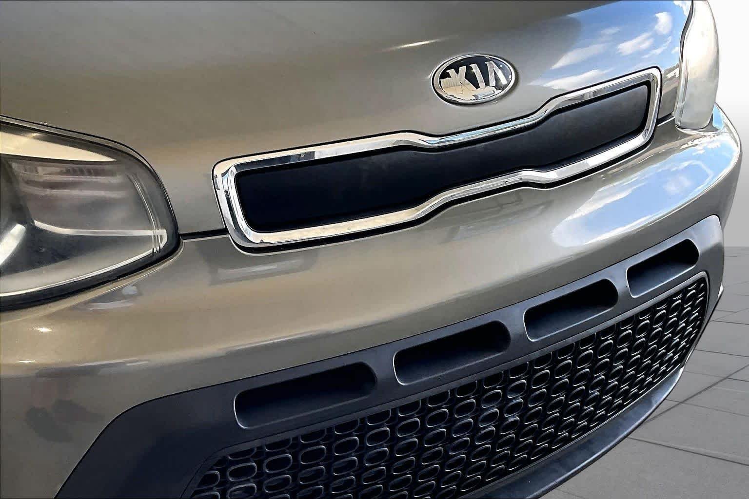Used 2015 Titanium Gray Kia Base image 27