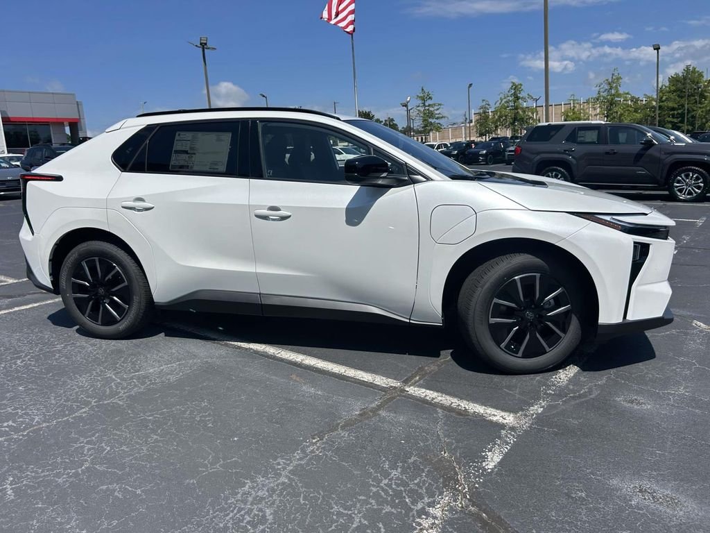 New 2026 Wind Chill Pearl Toyota XLE image 2
