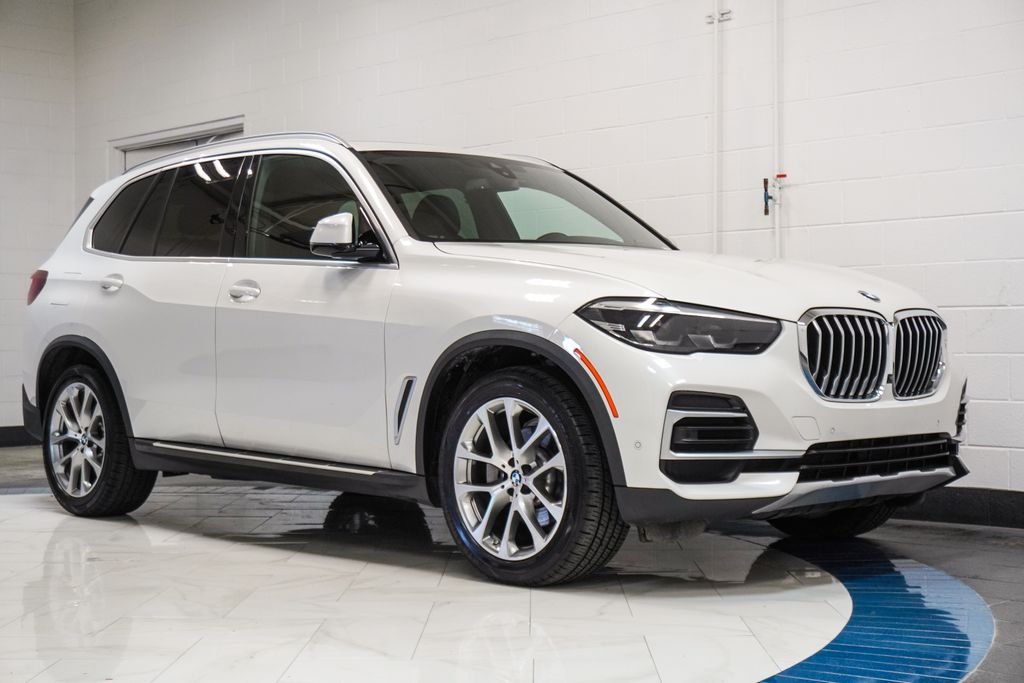 Used 2023 White BMW sDrive40i image 5