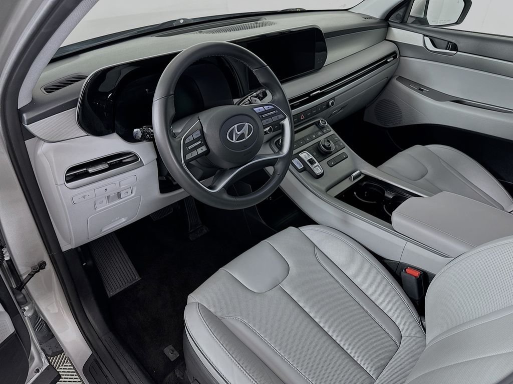 Used 2025 Silver Hyundai SEL image 9