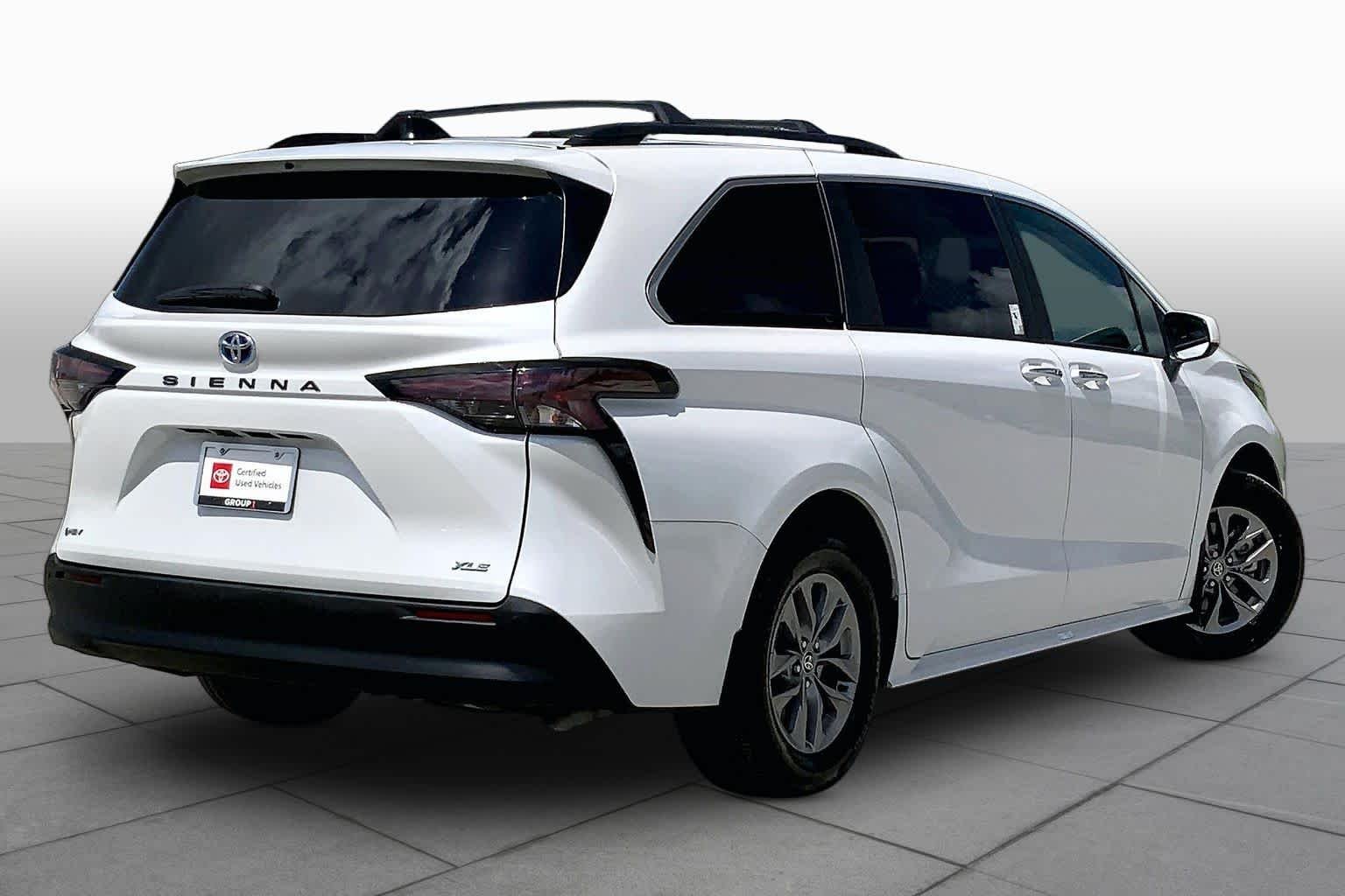 Used 2025 Wind Chill Pearl Toyota XLE image 13