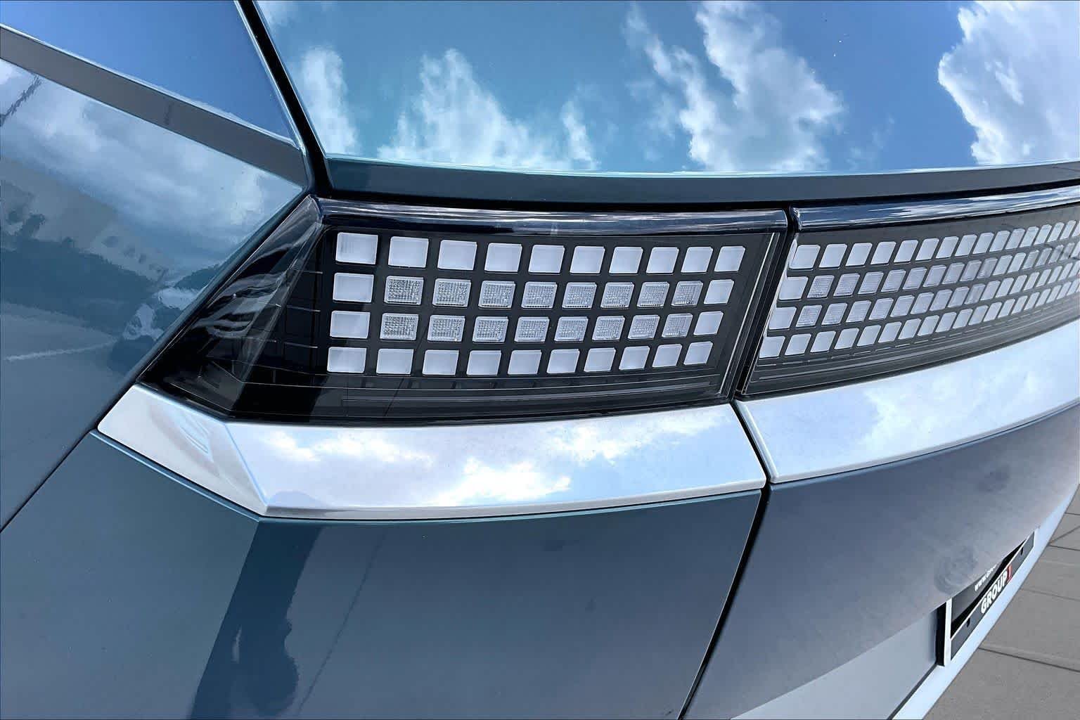 Used 2023 Digital Teal Hyundai Limited image 28