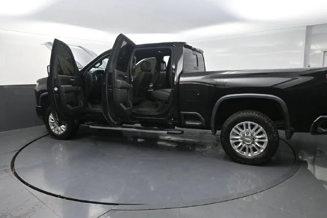 Used 2020 Black Chevrolet High Country image 43