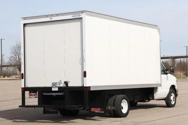 New 2027 Oxford White Ford E-450 DRW image 41