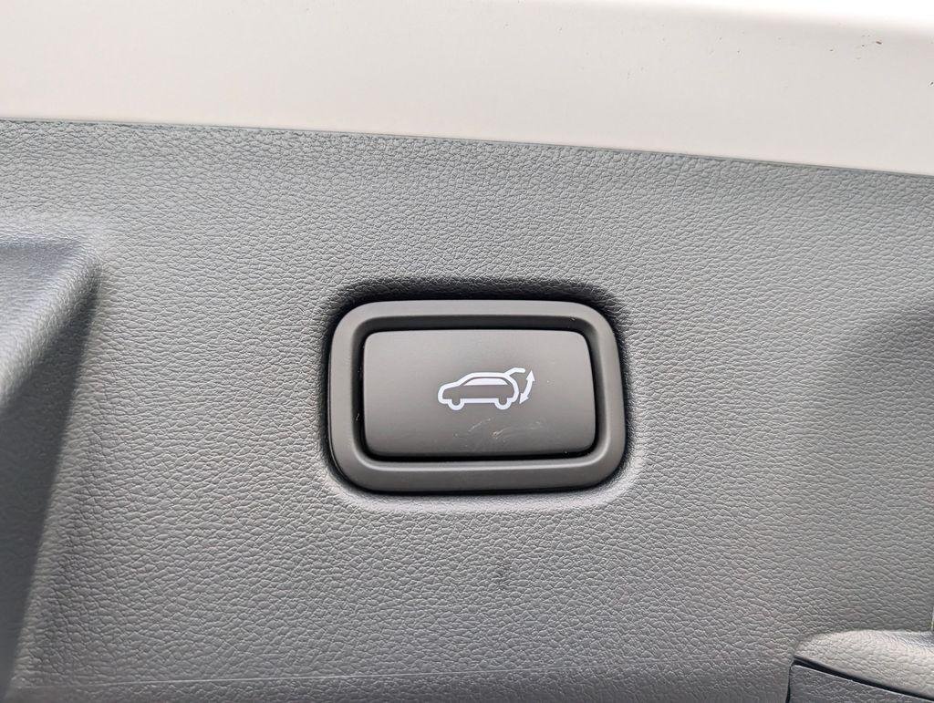 New 2026 White Hyundai SEL FWD image 11
