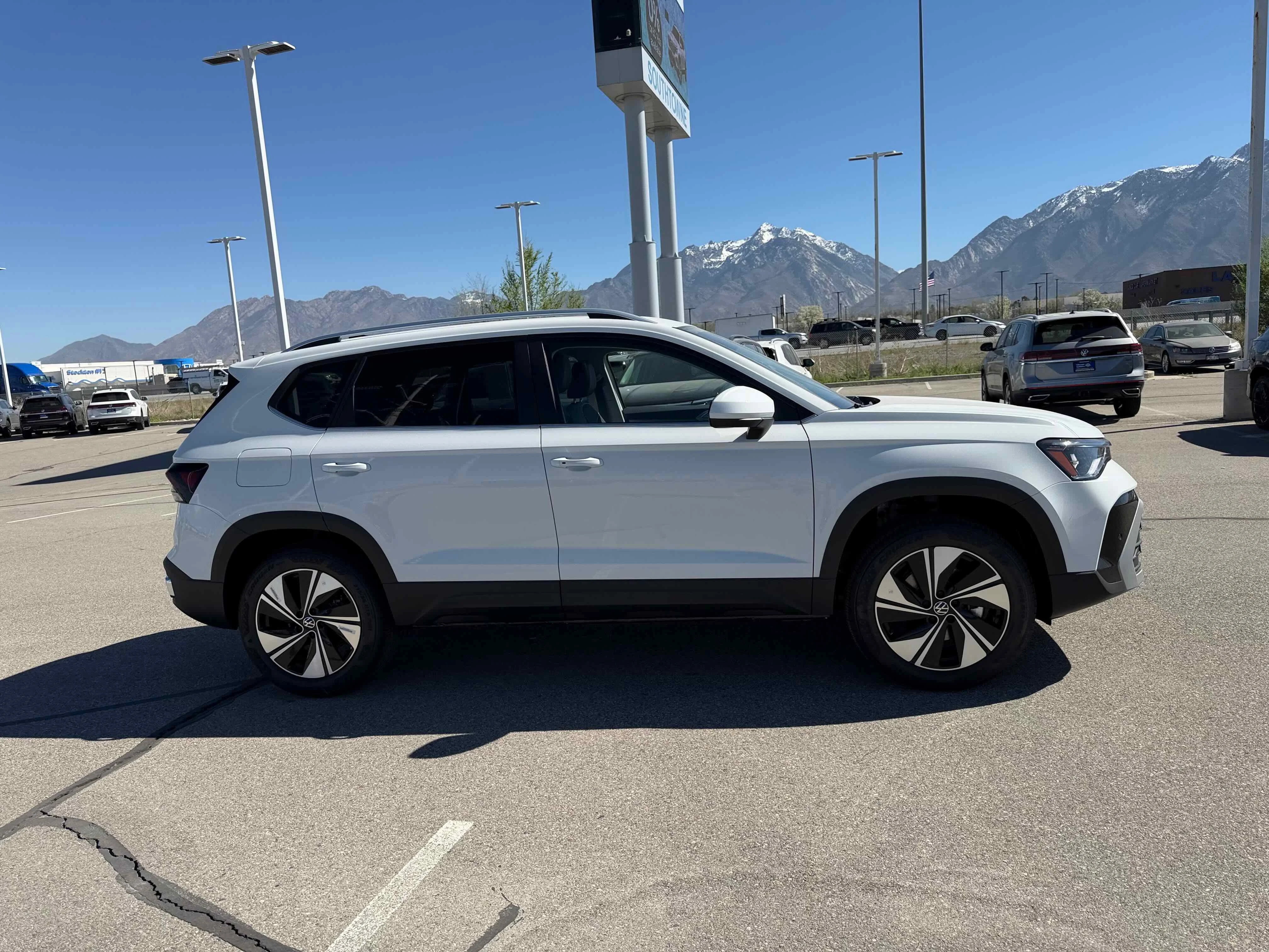 New 2026 Pure White Volkswagen SE image 8