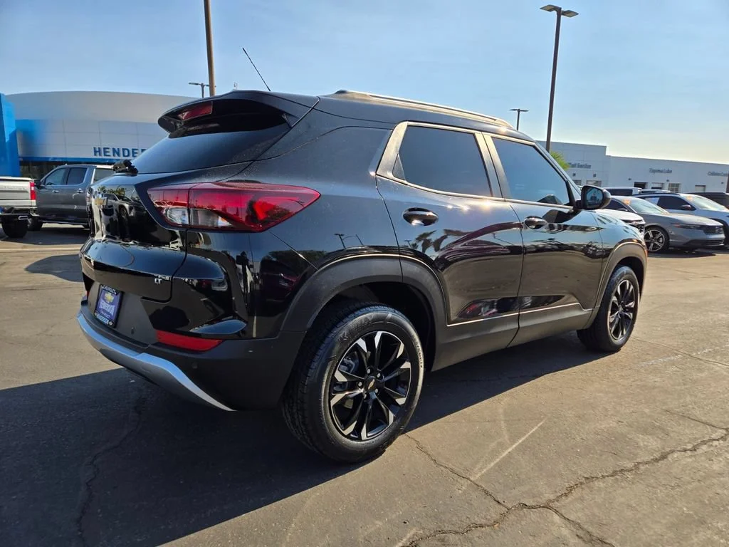 Used 2022 Mosaic Black Metallic Chevrolet LT image 6