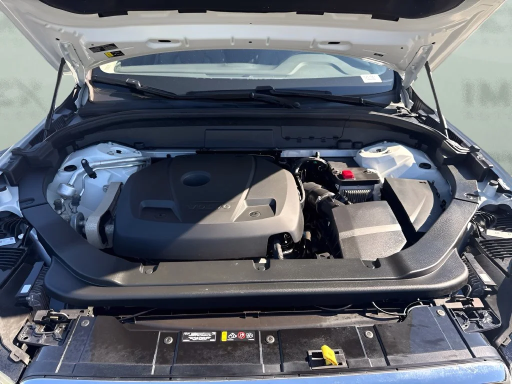Used 2021 White Volvo T5 Momentum image 29