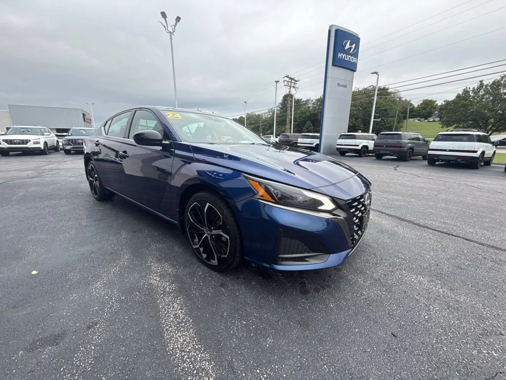 Used 2024 Blue Nissan 2.5 SR image 4