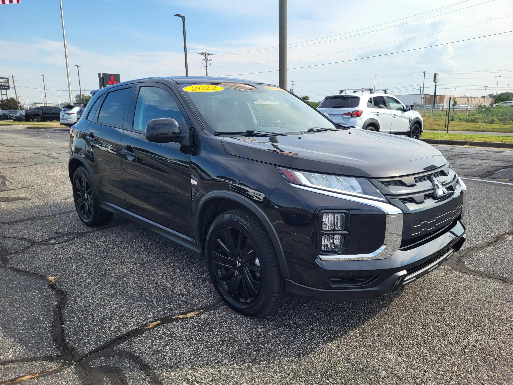 Used 2022 Labrador Black Pearl Mitsubishi LE image 4