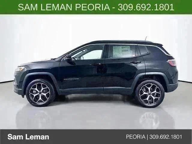 New 2026 Diamond Black Crystal Pearl-Coat Exterior Paint Jeep Limited image 4