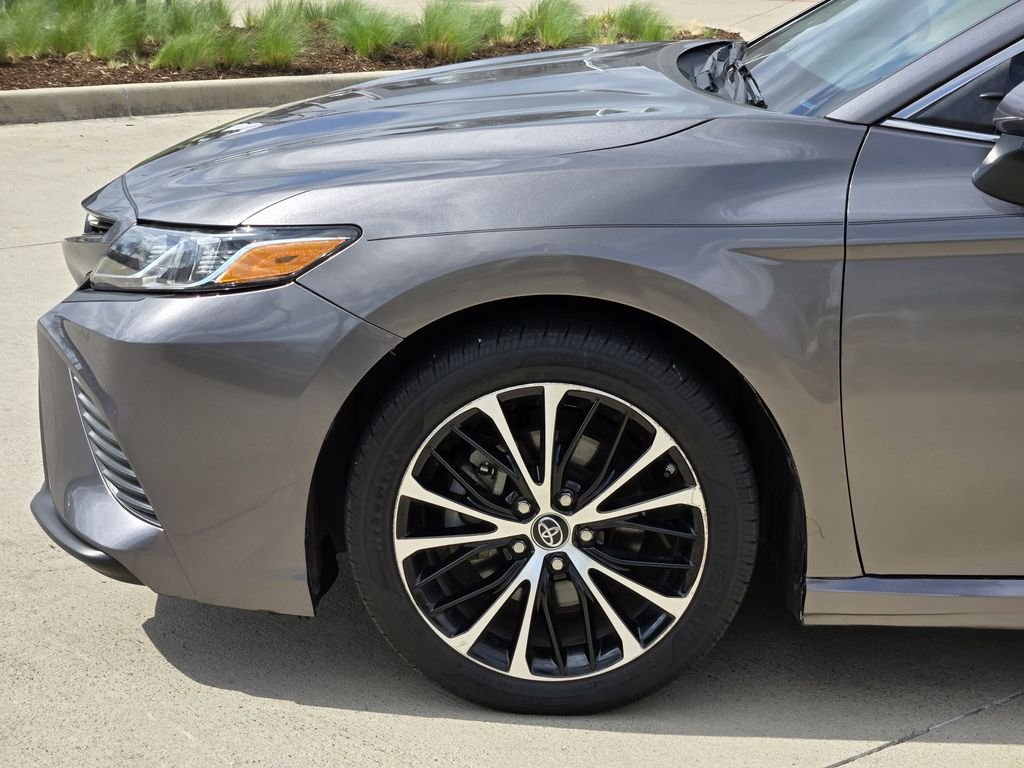2018 Toyota Camry SE - Photo 6