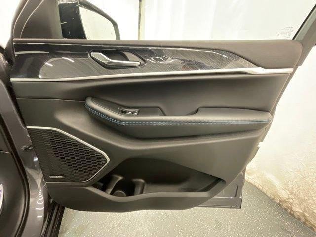 New 2024 Baltic Gray Metallic Clearcoat Jeep Trailhawk image 22