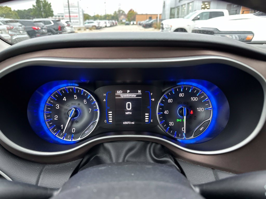 Used 2022 White Chrysler LX image 55