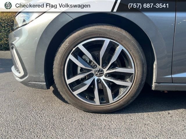 Used 2025 Platinum Gray Metallic Volkswagen 1.5T SE image 5