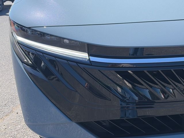 New 2026 Atlantic Gray Metallic / Super Black Two-tone Nissan SR image 11