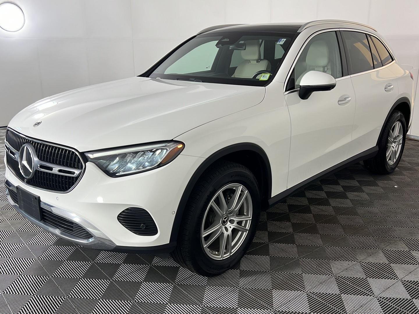 Certified Used 2023 Polar White Mercedes-Benz GLC 300 image 4