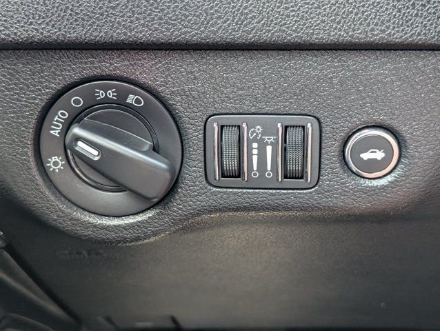 Used 2022  Dodge SXT image 19