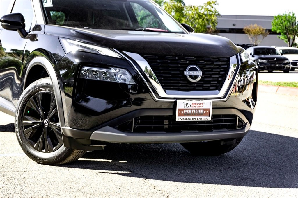 2022 Nissan Rogue SV photo 2