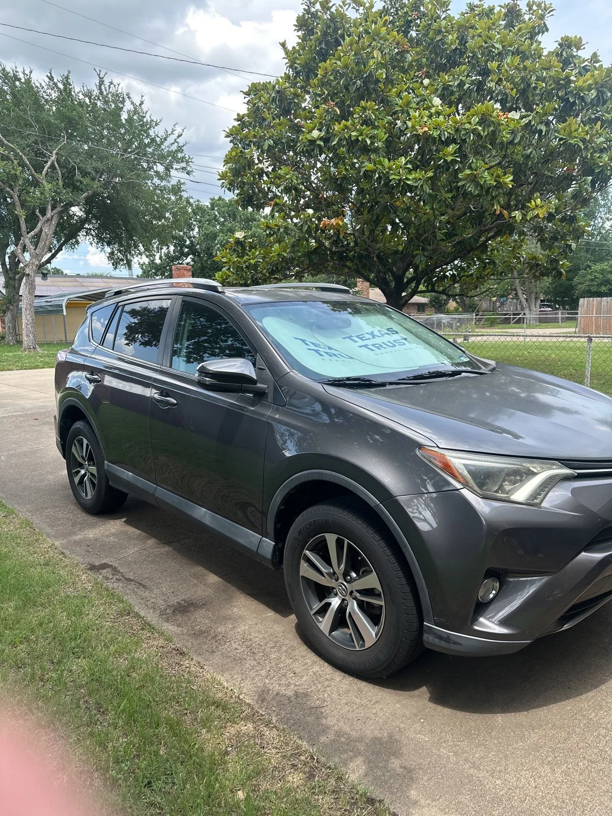 Used 2016 Gray Toyota XLE image 10