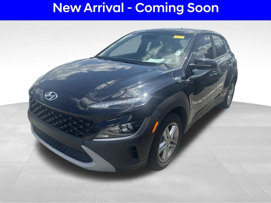 Used 2023 Black Hyundai SE image 1