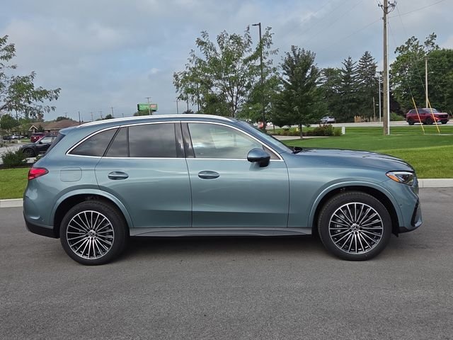New 2027 Verde Silver Metallic Mercedes-Benz GLC300 image 2