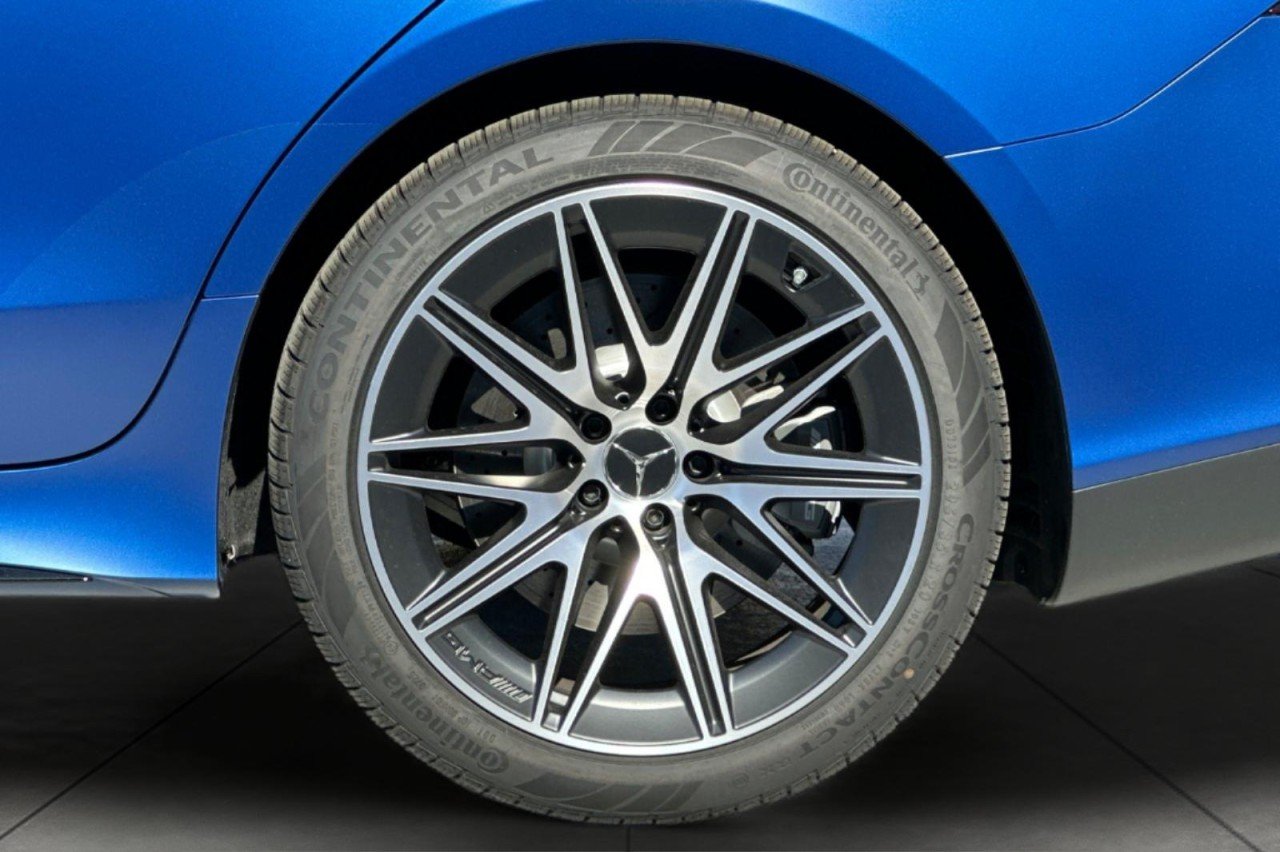 New 2026 MANUFAKTUR Starling Blue Magno Mercedes-Benz AMG® GT 43 4-Door Coupe image 25