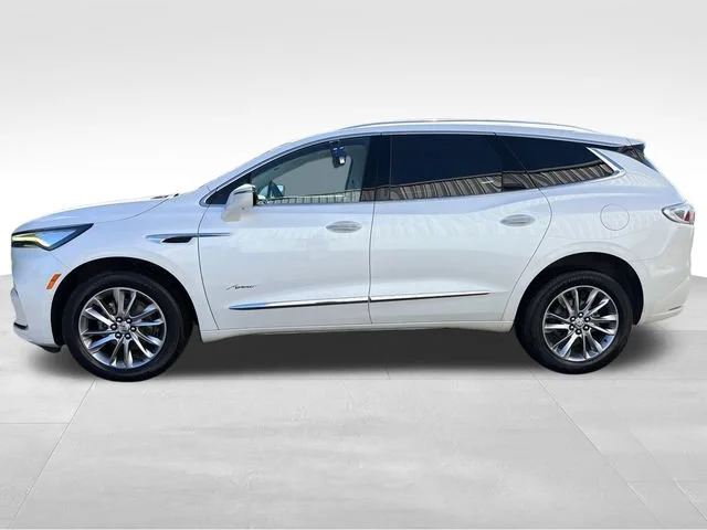 Used 2023 WHITE FROST TRICOAT Buick Avenir image 2
