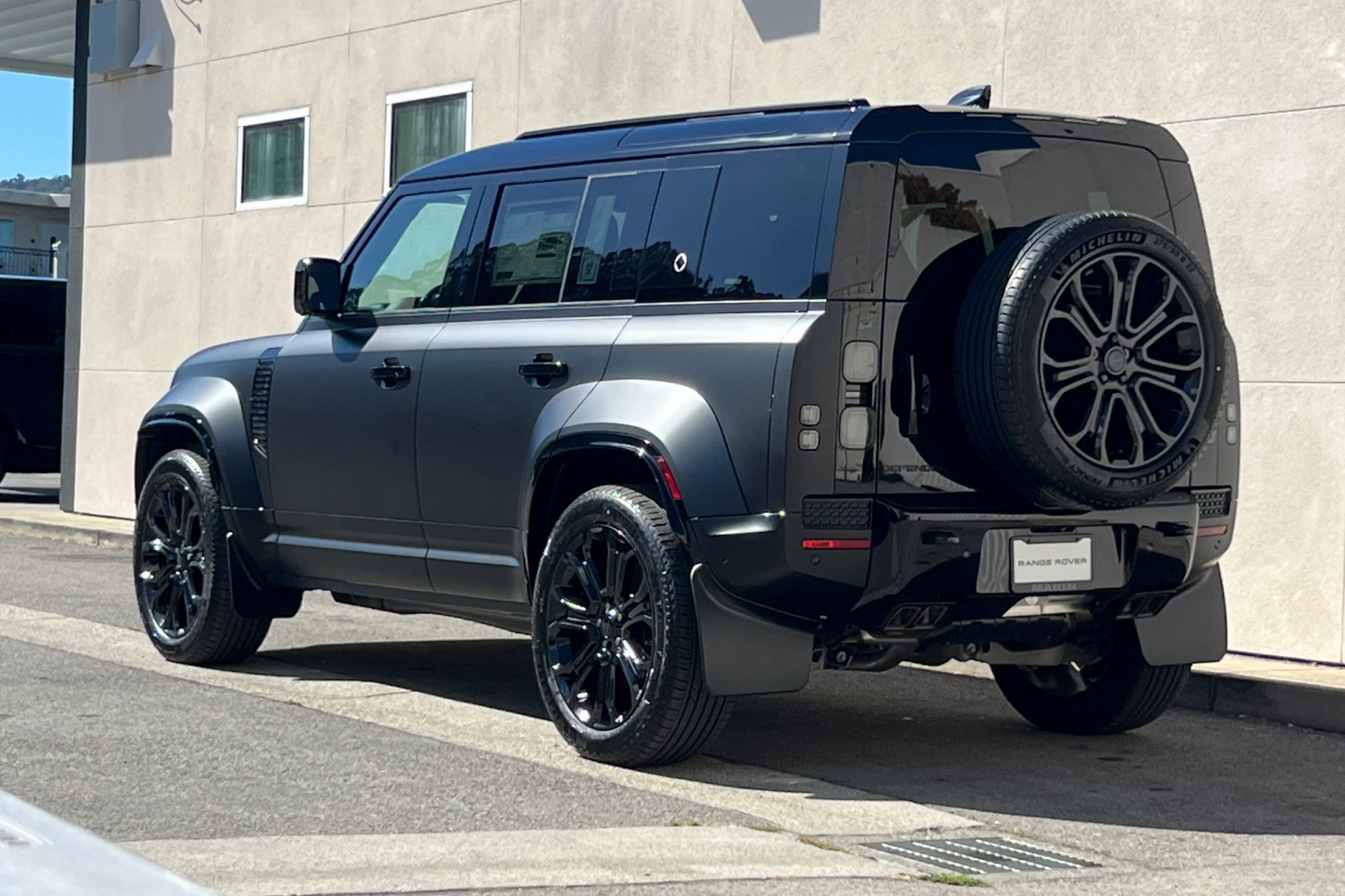 2026 Land Rover Defender OCTA Black - Photo 6