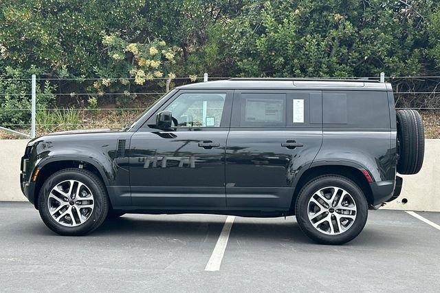 New 2026 Santorini Black Land Rover S image 2