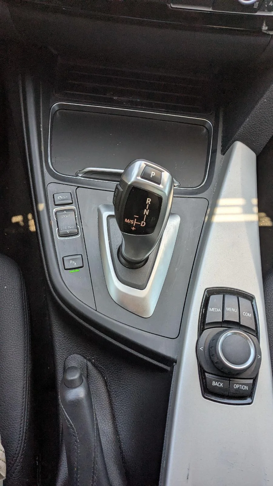 Used 2018 Alpine White BMW 320i xDrive image 25