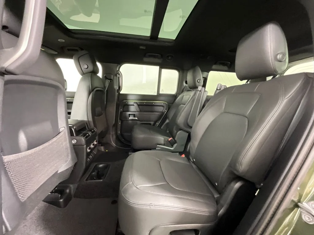 New 2026 Woolstone Green Land Rover X-Dynamic SE image 5