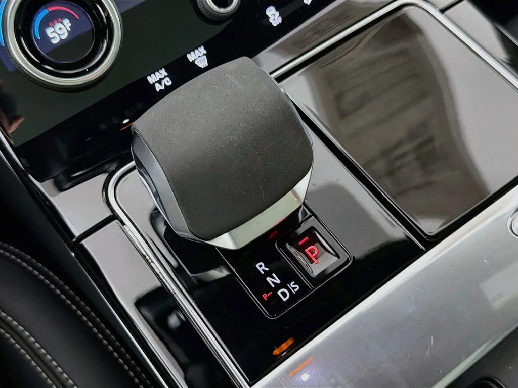 Used 2022 Black Land Rover S image 16