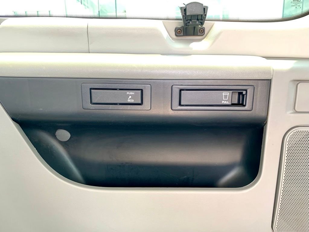 Used 2003 White Ford  image 24