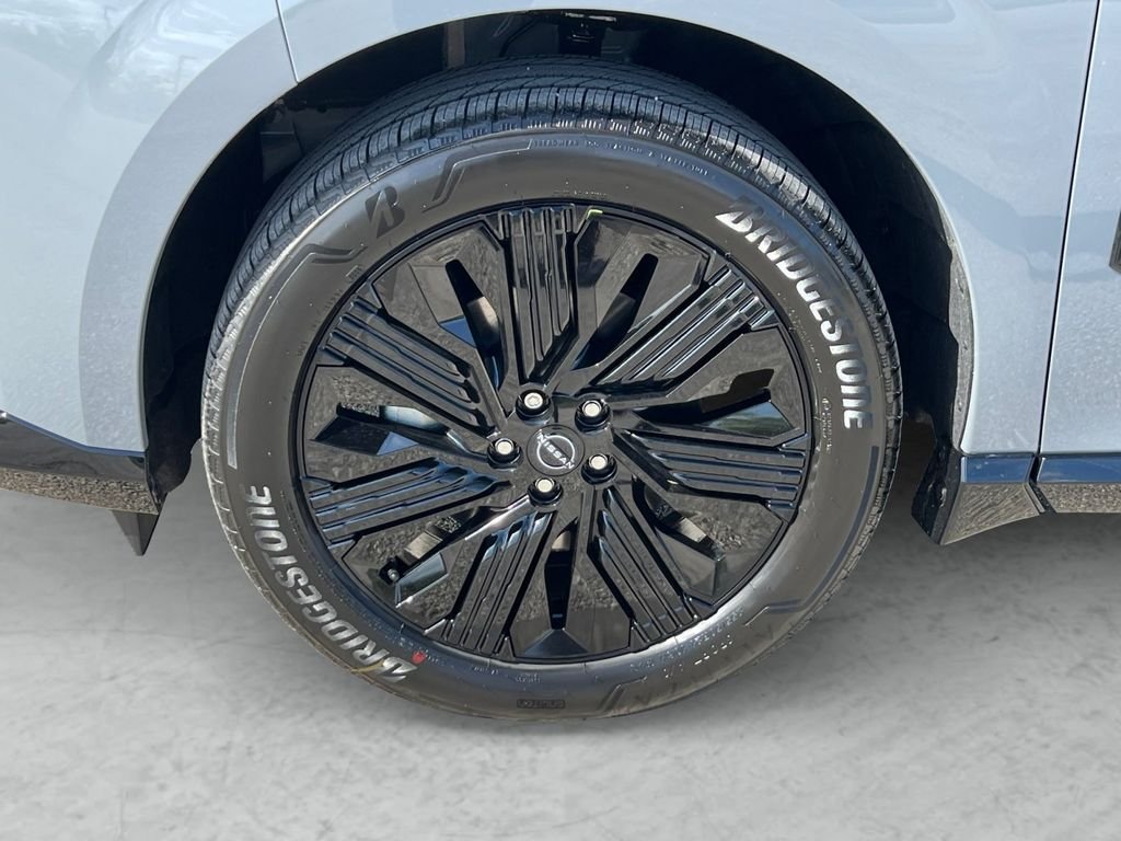 New 2027 Boulder Gray Pearl / Super Black Two-tone Nissan Dark Armor image 24