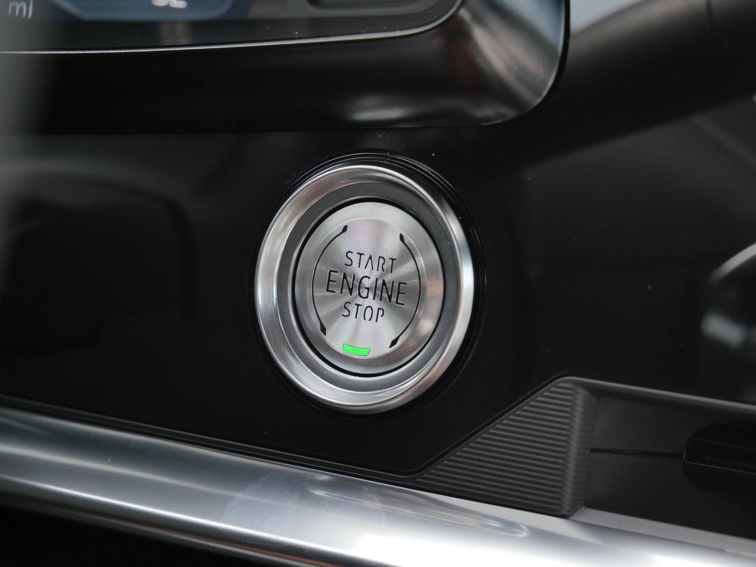 Used 2023 Arctic White Chevrolet 2LT image 22