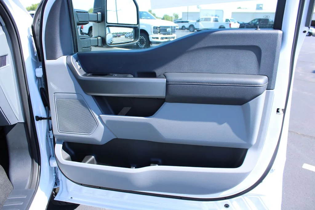 New 2026 Oxford White Ford F-350® XLT image 19