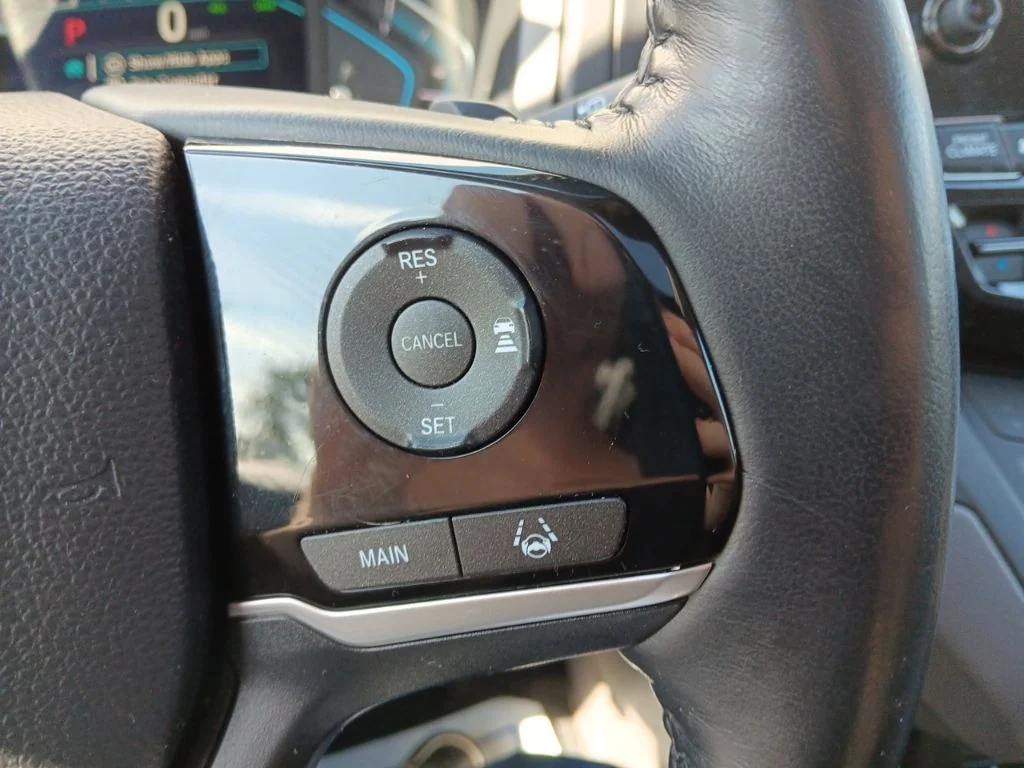 Used 2018 White Diamond Pearl Honda EX-L image 21