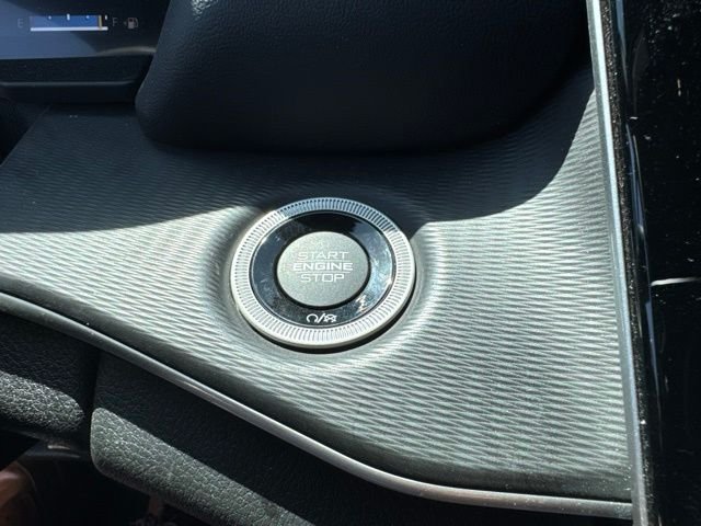 Used 2023 Silver Jeep Altitude image 11